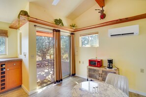 Interior - Kanab Studio Escape: Stargaze, Hike, Relax! (Kanab)