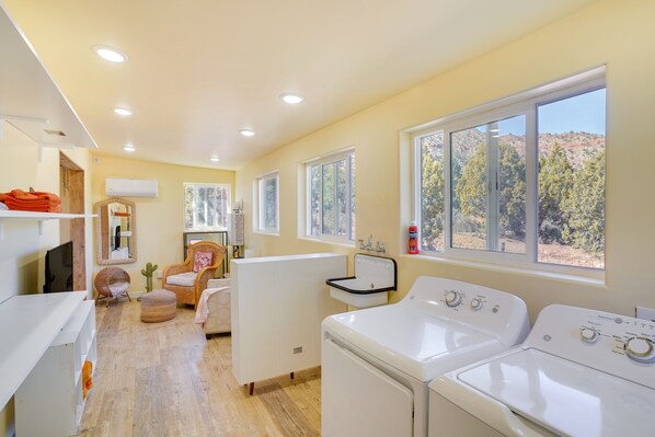 Interior - Kanab Studio Escape: Stargaze, Hike, Relax! (Kanab)