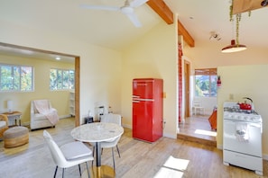 Interior - Kanab Studio Escape: Stargaze, Hike, Relax! (Kanab)