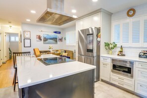 Interior - Luxurious Morgantown Retreat w/ Stunning Views! (Morgantown)