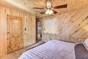 Interior - Newly Remodeled & Spacious Lakeside Retreat! (Lakeside)