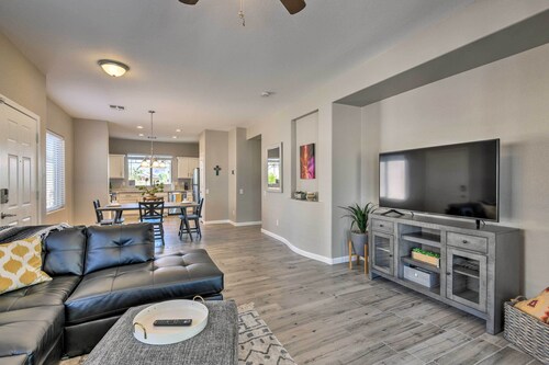 Retreat w/ Spacious Patio & Superstition Mtn Views