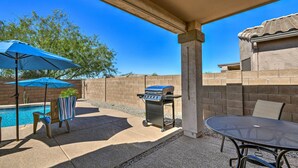 An outdoor patio with a pool, a barbecue grill, and a table with chairs. - Retreat w/ Spacious Patio & Superstition Mtn Views (Gold Canyon)