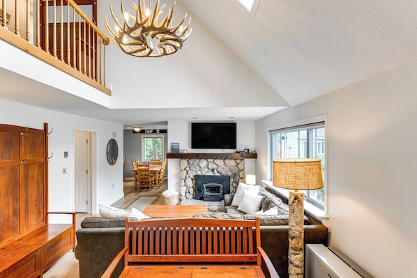 Apartment (4 Bedrooms) | Front of property - Condo w/ Deck & Grill < 5 Miles to Loon Mountain! (North Woodstock)