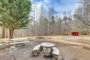 Interior - Fire Pit & Game Room: Marshall Getaway w/ Views! (Marshall)