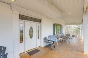 Interior - Spacious Group Retreat w/ Game Room in Marshall! (Marshall)