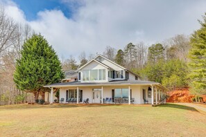 House (Multiple Bedrooms) | Interior - Spacious Group Retreat w/ Game Room in Marshall! (Marshall)