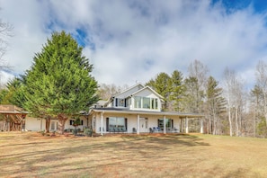 Interior - Spacious Group Retreat w/ Game Room in Marshall! (Marshall)
