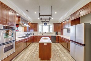 Interior - Fire Pit & Game Room: Marshall Getaway w/ Views! (Marshall)