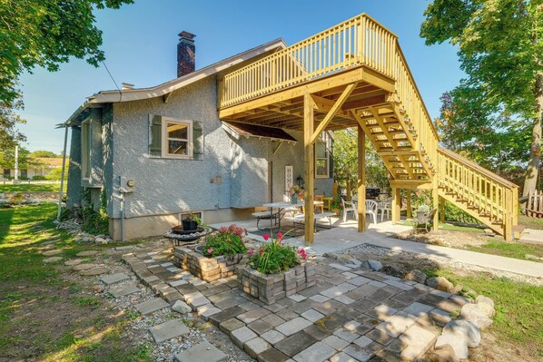 House (3 Bedrooms) | Interior - Vintage Charlevoix Home w/ Deck Near Round Lake! (Charlevoix)