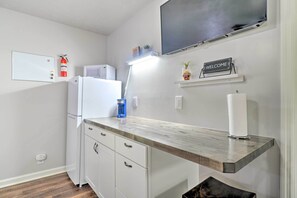 Apartment (1 Bedroom) | Interior - Cozy Knoxville Apartment ~ 9 Mi to Downtown! (Knoxville)