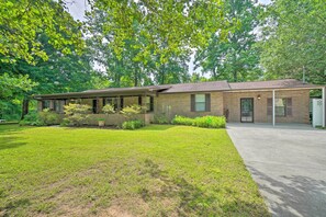 Interior - Cozy Knoxville Apartment ~ 9 Mi to Downtown! (Knoxville)