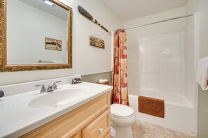 House (2 Bedrooms) | Interior - 16 Mi to Christkindlmarkt: Cabin in Leavenworth! (Leavenworth)