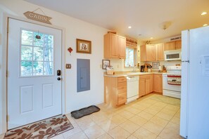 House (2 Bedrooms) | Interior - 16 Mi to Christkindlmarkt: Cabin in Leavenworth! (Leavenworth)