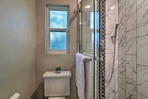 Bathtub - Coastal Cabana: 2 Blocks to Clearwater Harbor (Clearwater)
