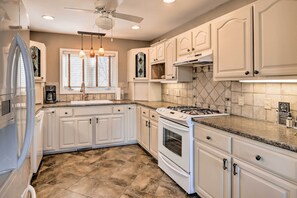 House (2 Bedrooms) | Interior