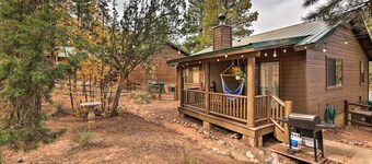 Pet-friendly Show Low Cabin w/ Trail Access!