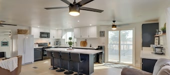 Updated Topock Home w/ Deck & Fire Pit!