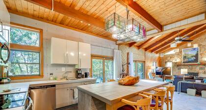 Gorgeous Bushkills Lodge w/ Pool Access!