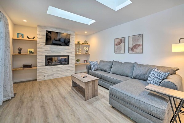 House (3 Bedrooms) | Front of property - Updated Michigan House: 4 Mi to Plymouth (Livonia)