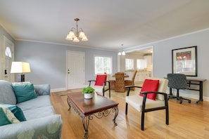 Living area - Cozy North Carolina Getaway w/ Deck, Near Hiking! (Durham)