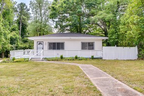 Exterior - Cozy North Carolina Getaway w/ Deck, Near Hiking! (Durham)