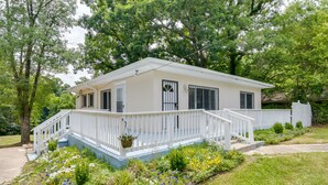 Exterior - Cozy North Carolina Getaway w/ Deck, Near Hiking! (Durham)