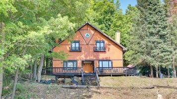 House (3 Bedrooms) | Exterior