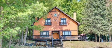 House (3 Bedrooms) | Exterior