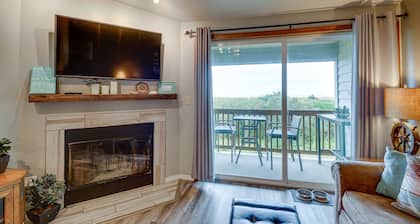 Dog-friendly Ocean Shores Condo w/ Balcony & Views