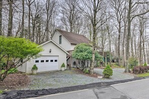 House (4 Bedrooms) | Interior - 1 Mi to Beech Mtn: Home w/ Furnished Deck (Banner Elk)