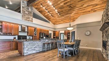 Apartment (5 Bedrooms) | Front of property