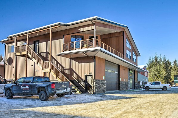 Interior - Mendenhall Valley Escape w/ Furnished Deck! (Juneau)