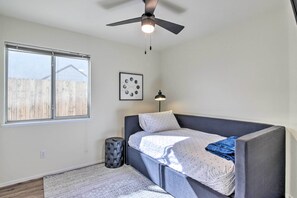 House (3 Bedrooms) | Interior - Family-friendly Getaway: Community Amenities! (Bakersfield)