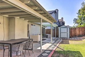House (3 Bedrooms) | Interior - Family-friendly Getaway: Community Amenities! (Bakersfield)