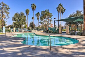 House (3 Bedrooms) | Interior - Family-friendly Getaway: Community Amenities! (Bakersfield)