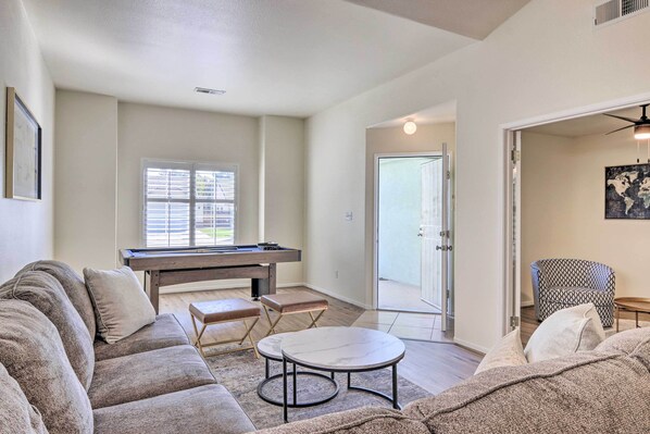 House (3 Bedrooms) | Interior - Family-friendly Getaway: Community Amenities! (Bakersfield)