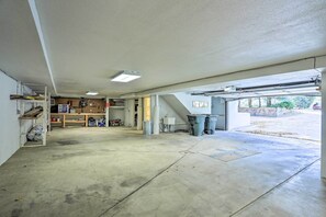 House (6 Bedrooms) | Interior