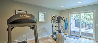 Roomy Avon Family Chalet w/ Hot Tub in Eaglevail!