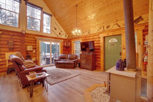 Donnelly Cabin w/ Private Deck: Near Lake Cascade!