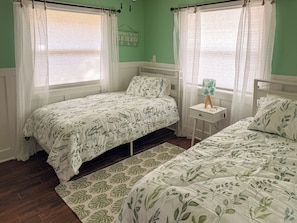 2 bedrooms, desk, iron/ironing board, free WiFi