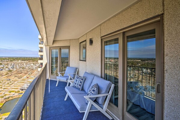Apartment (2 Bedrooms) | Interior - Remodeled Oceanfront Condo in Myrtle Beach! (Myrtle Beach)