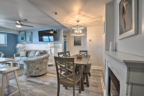 Apartment (2 Bedrooms) | Interior - Remodeled Oceanfront Condo in Myrtle Beach! (Myrtle Beach)