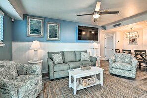 Apartment (2 Bedrooms) | Interior - Remodeled Oceanfront Condo in Myrtle Beach! (Myrtle Beach)