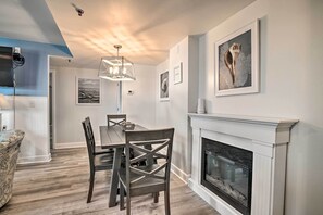 Apartment (2 Bedrooms) | Interior - Remodeled Oceanfront Condo in Myrtle Beach! (Myrtle Beach)