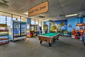 Apartment (2 Bedrooms) | Interior - Remodeled Oceanfront Condo in Myrtle Beach! (Myrtle Beach)