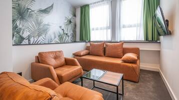 Luxury-Apartment | Minibar, Zimmersafe, Schreibtisch, schallisolierte Zimmer