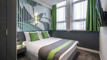 Kamar Ekonomi | 1 kamar tidur, minibar, brankas, dan meja kerja