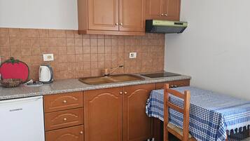 Family Room with Balcony | Eigene Kochnische | Mini-Kühlschrank