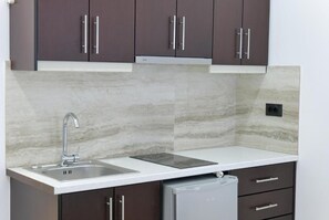 Deluxe Apartment with Sea View | Private kitchen